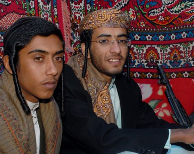شباب من الطائفة اليهودية في اليمن (الجزيرة نت-أرشيف)