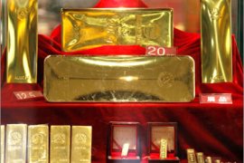 Gold bars of various sizes can be seen in a display case at Beijing's biggest gold store November 23, 2009. Gold defied a rebound in the dollar on Monday