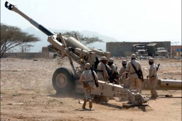 r : Saudi soldiers man an artillery gun in Jizan near the border with Yemen November 8, 2009. REUTERS/Saudi Press Agency/Handout (SAUDI ARABIA POLITICS