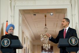 US President Barack Obama (R) speaks alongside Indian Prime Minister Manmohan Singh during a joint press conference in the East Room of the White House in Washington, DC, on November 24, 2009