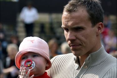 afp - FILES - Picture taken on May 8, 2006 shows Robert Enke, goalkeeper of the German Bundesliga football team Hannover 96, carrying his then 19-month-old daughter Lara during a visit at the Hannover zoo
