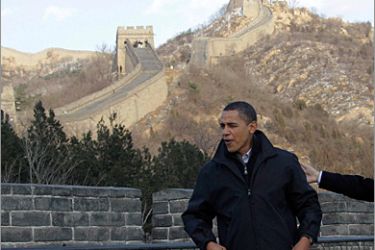 U.S. President Barack Obama tours the Badaling section of the Great Wall in Beijing November 18, 2009. Obama will continue efforts to court China on Wednesday while cajoling