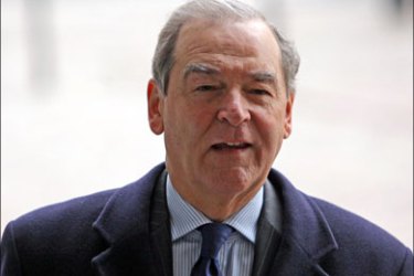 afp : Former British ambassador to the United Nations Sir Jeremy Greenstock arrives to give evidence on the fourth day of the Iraq inquiry in central London, on November 27, 2009.