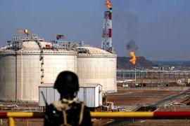 afp : A Yemeni soldier stands guard at the newly built liquefied natural gas (LNG) plant in Balhaf on the Gulf of Aden on November 7, 2009. Yemen began exporting LNG from the
