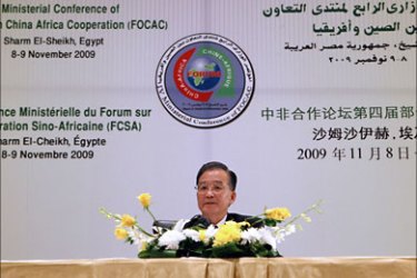 Chinese Prime Minister Wen Jiabao participates in a press conference held on the sidelines of the fourth Forum on China-Africa Cooperation in the Egyptian Red Sea resort