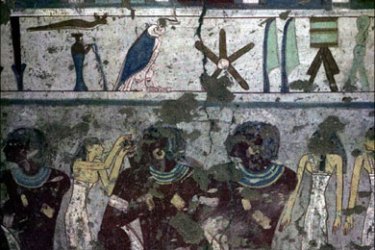 afp : An undated handout picture released by Egypt's Supreme Council of Antiquities (SCA) on December 16, 2009 shows one of five stolen ancient fresco pieces that