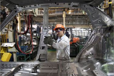 epa01973657 (FILE) A file picture dated 15 May 2009 shows workers assembling vehicle parts in a Geely Automobile factory in Ningbo, China. US car giant Ford has reached agreement to sell its Swedish unit Volvo to the Chinese firm Zhejiang Geely, union officials said on 23 December 2009 in Stockholm. A trade union spokesman confirmed that an agreement had been reached