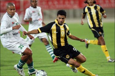 afp - Qatar club's Jasem Rashed (R) vies with Louis De Olivera of Oman's Al-Uruba club during their GCC Clubs Championship in Sur, 350 kms southeast of Muscat, on December 8, 2009