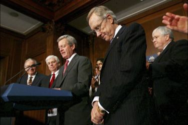 afp : WASHINGTON - DECEMBER 22: Senate Majority Leader Harry Reid (D-NV) (2nd R) listens as Democratic Senators hold a press conference at the U.S. Capitol on