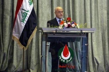 r : Iraq's Oil Minister Hussein al-Shahristani speaks during the second bidding round for oilfields in Baghdad December 11, 2009. Dealmakers from the world's largest energy firms