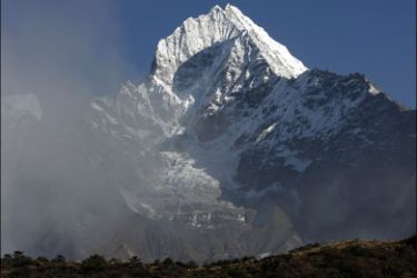 r : A general view of Mount Thamserku as seen from Khumjung village at the Mount Everest area in Nepal December 3, 2009. The Nepal cabinet is meeting at the