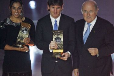 r - Marta of Brazil (L-R), Messi of Argentina and FIFA President Blatter pose after the FIFA World Player of the Year 2009 soccer award ceremony in Zurich December 21, 2009