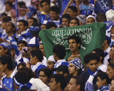 الهلال أحد أكثر الأندية جماهيرية في السعودية (رويترز-أرشيف)  