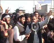 عشرات الأفغان شاركوا بمظاهرات تندد بسقوط مدنيين بغارات القوات الأجنبية (الجزيرة)