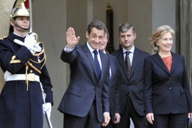 French President Nicolas Sarkozy (C) waves beside US Secretary of State Hillary Clinton (R) after a meeting at the Elysee Palace on January 29, 2010 in Paris.