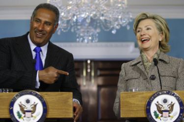 U.S. Secretary of State Hillary Clinton (R) laughs alongside Qatar's Prime Minister Sheikh Hamad Bin Jassim Jabr Al-Thani during a press conference following their bilateral meeting at the State Department in Washington, January 4, 2010.