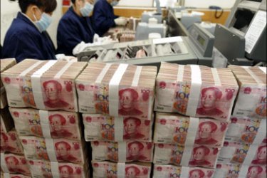r : Employees count yuan banknotes at a Bank of China branch in Changzhi, Shanxi province January 13, 2010. China took its strongest step towards tightening monetary
