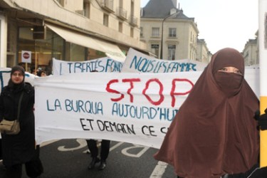 A woman wearing a "Niqab" veil participates in a protest on February 6, 2010 in Tours, central France, after a panel of French lawmakers recommended a ban on the face-covering veil in all schools, hospitals, public transport and government offices.