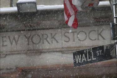 r_Snow falls on a Wall St. street sign in front of the New York Stock Exchange, February 25, 2010. U.S. stocks recovered most of their losses but ended lower on