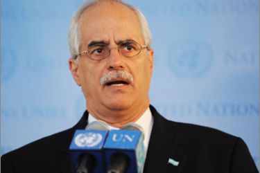 Argentine Foreign Minister Jorge E. Taiana (L) addresses a press conference on February 24, 2010 just after Taiana met with United Nations Secretary General Ban Ki-Moon at UN headquarters in New York. Taiana