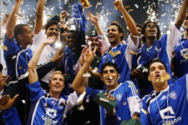 r_Al-Hilal players celebrate with the Saudi Crown Prince Cup trophy after their victory over Al-Ahli in the final soccer match in Riyadh February 19, 2009
