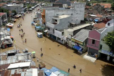 r : An aerial view of a flooded road in Dayeuh Kolot, Bandung West Java February 20, 2010. Thousands of houses in the area were inundated by water due to overflow from the