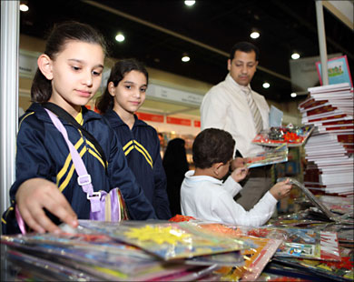 
معرض أبو ظبي للكتاب يشهد توسعا مستمرا (الجزيرة نت)معرض أبو ظبي للكتاب يشهد توسعا مستمرا (الجزيرة نت)