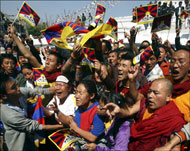 محتجون من التبت حاولوا اقتحام قنصلية الصين بكتماندو (رويترز) 