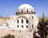 الكنيس يحاكي قبة الصخرة ويهدد هوية القدس (الجزيرة نت)