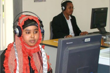 جانب من الصحفيين الصوماليين العاملين في الإذاعة