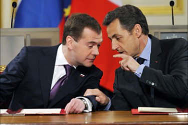 r_France's President Nicolas Sarkozy (R) speaks with his Russian counterpart Dmitri Medvedev before a news conference at the Elysee Palace in Paris March