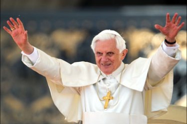 afp : Pope Benedict XVI adresses faithful during his weekly general audience on April 7, 2010 at the Vatican. The Pontiff acknowledged two days before that the Roman Catholic