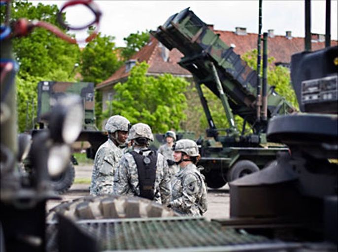 f_US soldiers stand on May 26, 2010 in front of a Patriot missile battery at an army base in the northern Polish town of Morag. Polish and US officials unveiled on May 26 the first battery