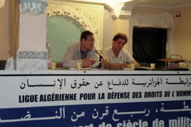 بعض المتدخلين في ندوة الرابطة الجزائرية للدفاع عن حقوق الإنسان حول الحريات - ندوة حول الحريات في الجزائر - أميمة أحمد – الجزيرة .نت