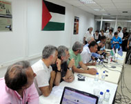 النشطاء العائدون من الاعتقال يتحدثون عن إرهاب إسرائيل في أسطول الحرية (الجزيرة نت)