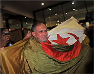 أحد الناشطين الجزائريين في قافلة الحرية المفرج عنهم من قبل إسرائيل (الفرنسية)