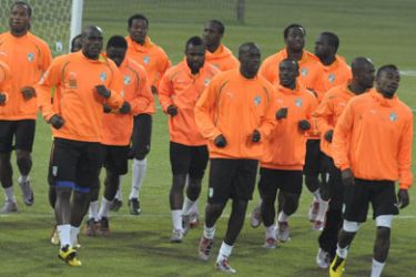 Ivory Coast's national team players warm up during a training session on June 10, 2010 in Vereeninging ahead of the 2010 World Cup tournament hosted by South Africa.