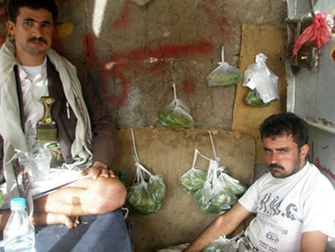 ‪متجر لبيع القات في العاصمة صنعاء‬ (الجزيرة-أرشيف)