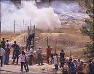 من مظاهرات قرية نعلين ضد الجدار العازل (الجزيرة-أرشيف)
