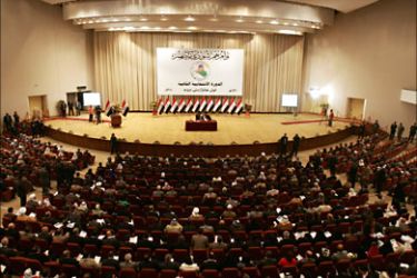 epa02201469 The members of new Iraqi Parliament take part in first session in Baghdad on 14 June 2010. Iraq's new parliament convened but postponed a decision on a new