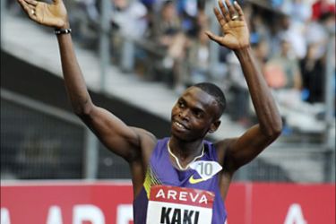 f_Swedish Abubaker Kaki Khamis celebrates after winning the men's 800m event of the Paris IAAF Diamond League meeting on July 16, 2010