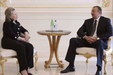U.S. Secretary of State Hillary Clinton (L) speaks to Azerbaijan's President Ilham Aliyev during their meeting in Baku, July 4, 2010. Azerbaijan pressed the United States on Sunday to help solve the Nagorno-Karabakh dispute as Clinton visited the oil-rich country in a bid to ease strains over the territory.