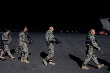 US soldiers walk to board a plane at the Kandahar air base late July 13, 2010. The increasing number of NATO troop deaths, hitting 359 so far this year, combined with the recent dramatic change in command has raised questions about faltering progress in the US-led war to end almost nine years of a Taliban insurgency.