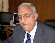 عامر خزعل دافع عن أداء وزارته فيما يتعلق بالأرامل والأيتام (الجزيرة نت)