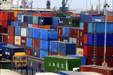 r : Containers are seen at the dock in Algiers August 10, 2010. Since import restrictions were introduced last year as part of a trend towards economic nationalism that has also