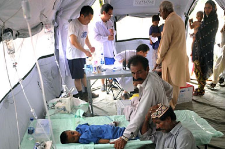 Sick Pakistani children displaced by floods are treated at a makeshift Chinese field hospital in Thatta in Pakistan's southern Sindh province on August 30, 2010.