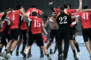 r : Egypt's handball team celebrate after beating South Korea to win the men's handball at the Singapore 2010 Youth Olympic Games (YOG), August 25, 2010. REUTERS/Tim Chong (SINGAPORE - Tags: SPORT HANDBALL OLYMPICS)