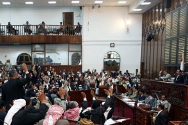 البرلمان اليمني أثناء مناقشته للقانون (الجزيرة نت )