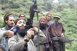 مجموعة من مقاتلين حركة طالبان يسطيرون على مناطق بين باكستان وأفغانستان