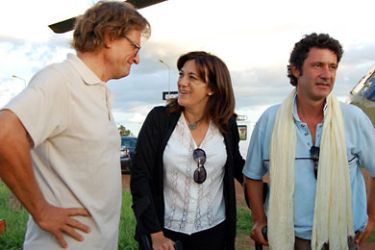 Albert Vilalta (R) and Roque Pascual (L), two hostages released by Al-Qaeda's North African wing after nine months in captivity in Mali, arrive with Spanish Secretary of State for Cooperation Soraya Rodriguez at the military airport in Ouagadougou, on August 23, 2010.